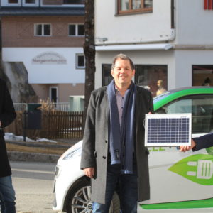 Bürgermeister vor der Gemeinde (©klimafonds/krobath)